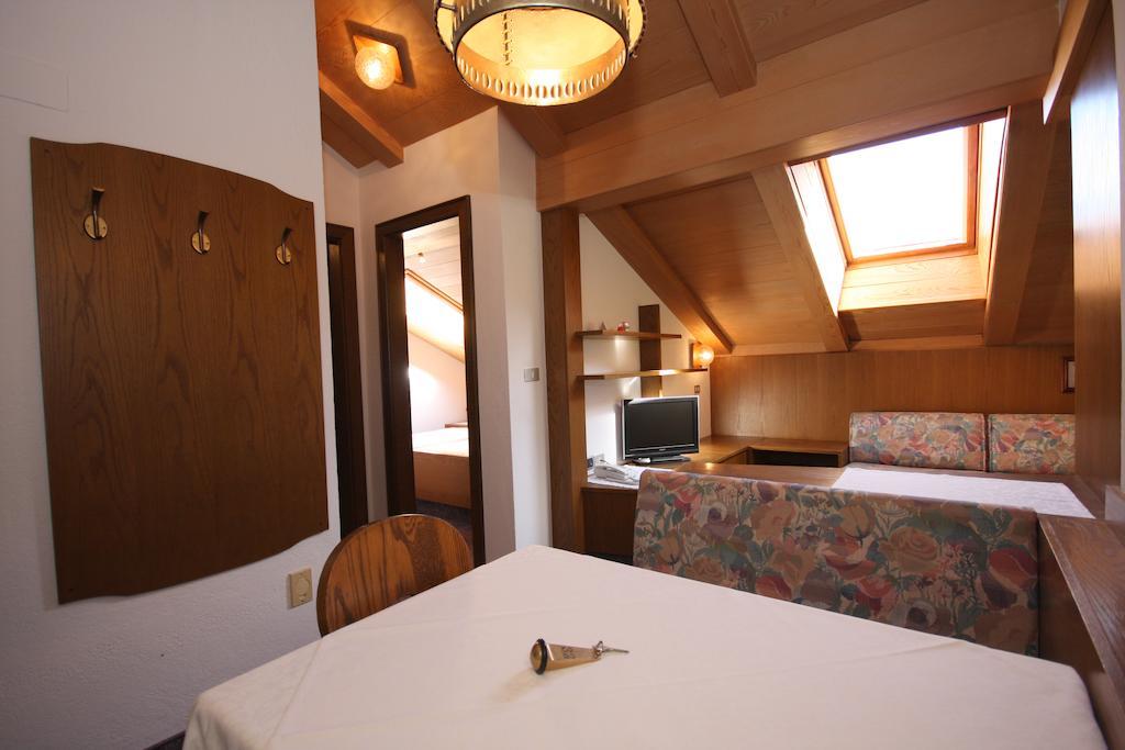 Apartments Residence Alta Badia Colfosco Ruang foto